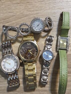 Women's Watch Lot Of 5 - Gold, Silver & Green Accents All Need Batteries GUC